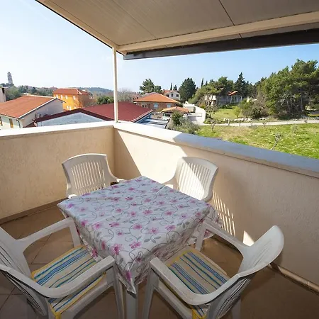 Lena Apartman