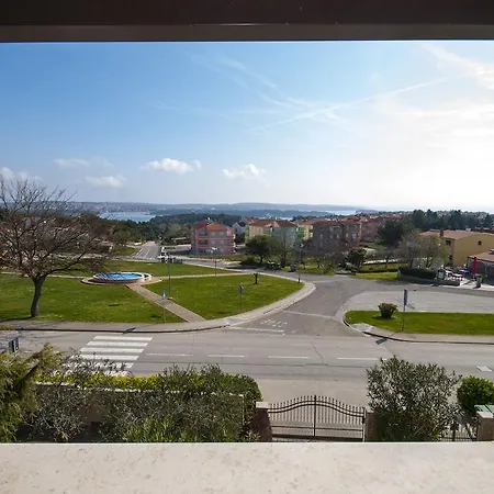 Lena Apartman