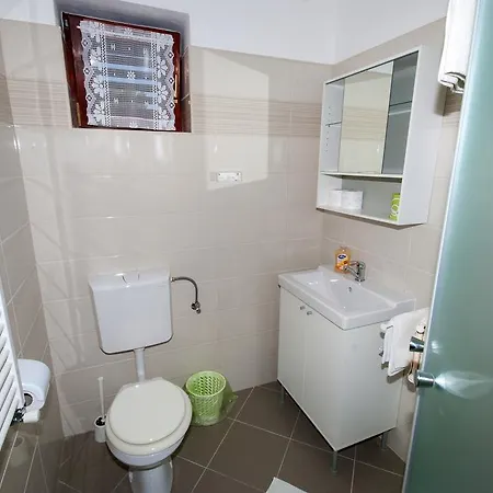 Lena Apartman *