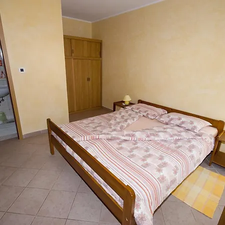Lena Apartman