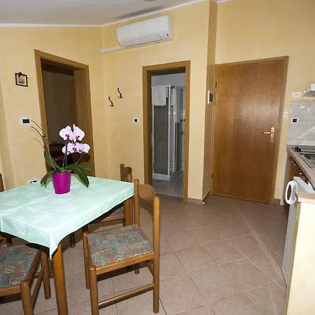 Lena Apartman *
