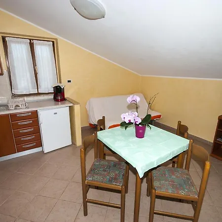 Lena Apartman