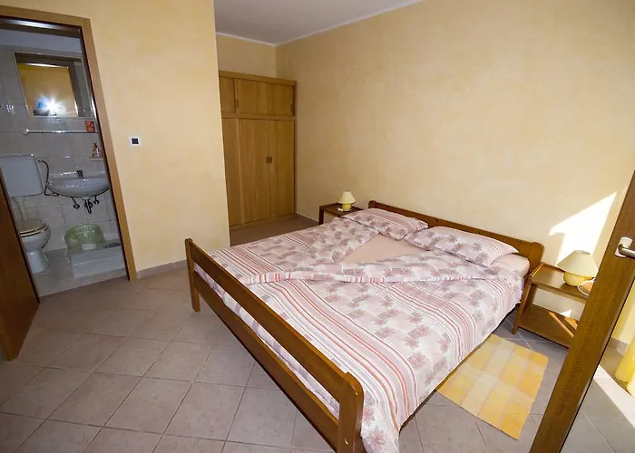 Lena Apartman