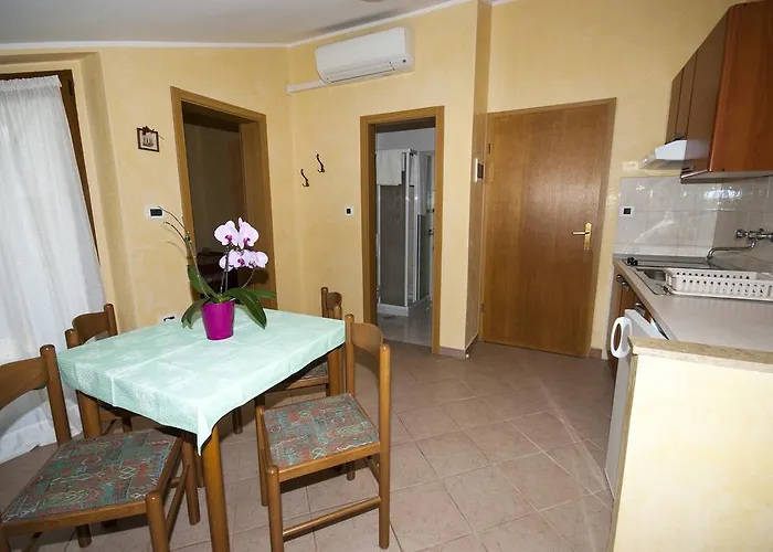 Lena Apartman *