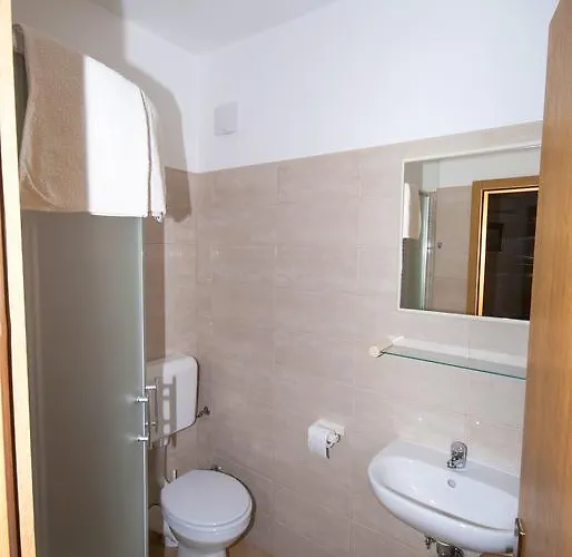 Lena Apartman